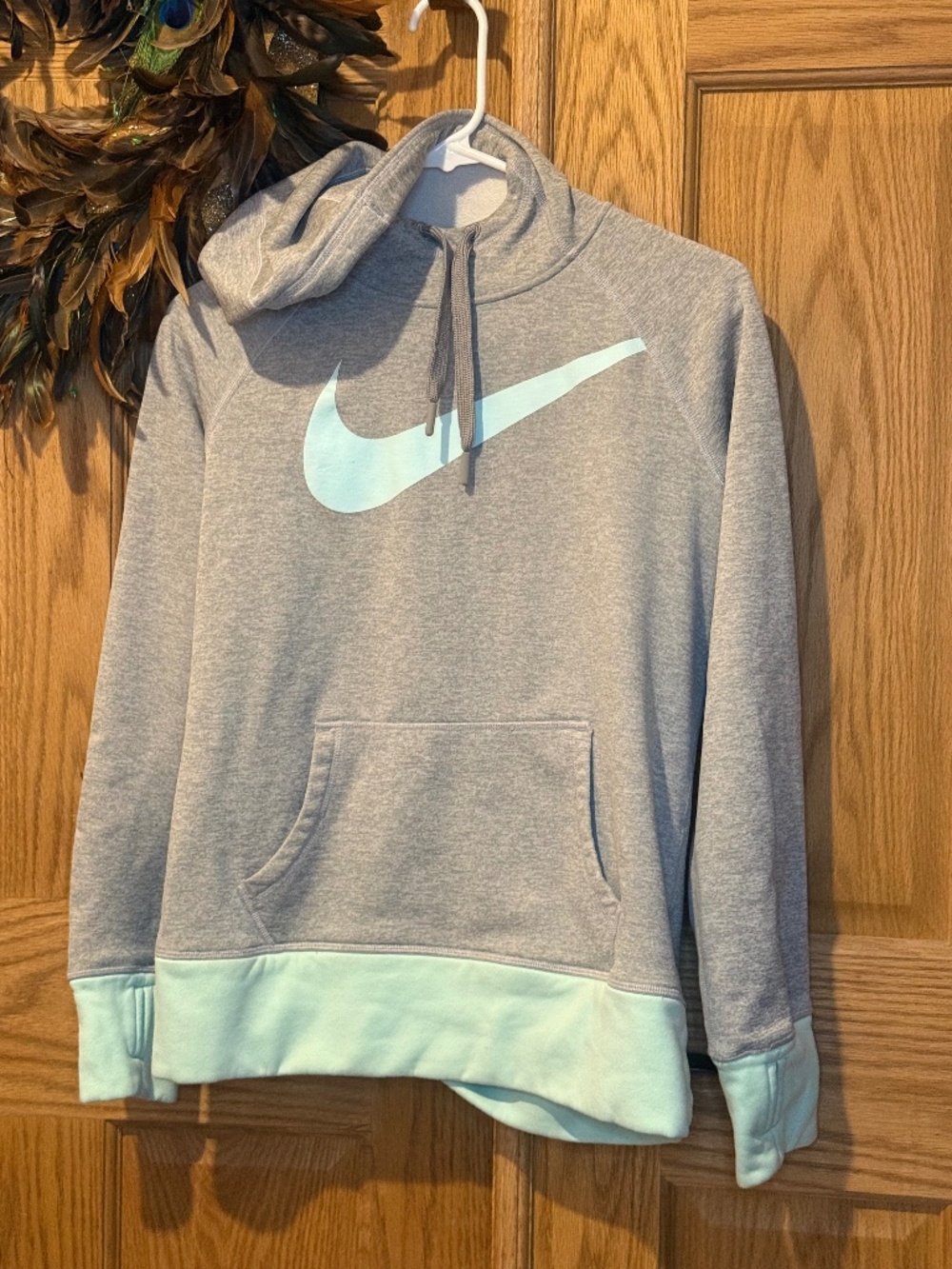 Nike Therma-FIT Women’s Medium Gray Mint Hoodie Swoosh Thumbholes